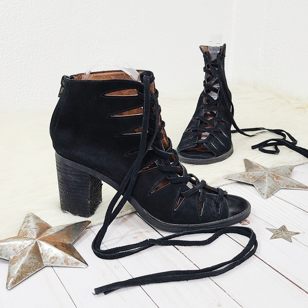 Jeffrey Campbell Corwin lace up ankle boots black suede size 9